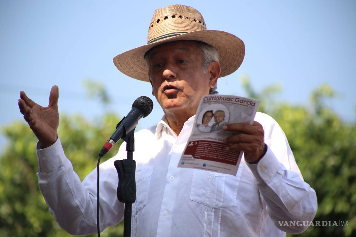 AMLO pide a simpatizantes difundir en redes spots retirados por el INE