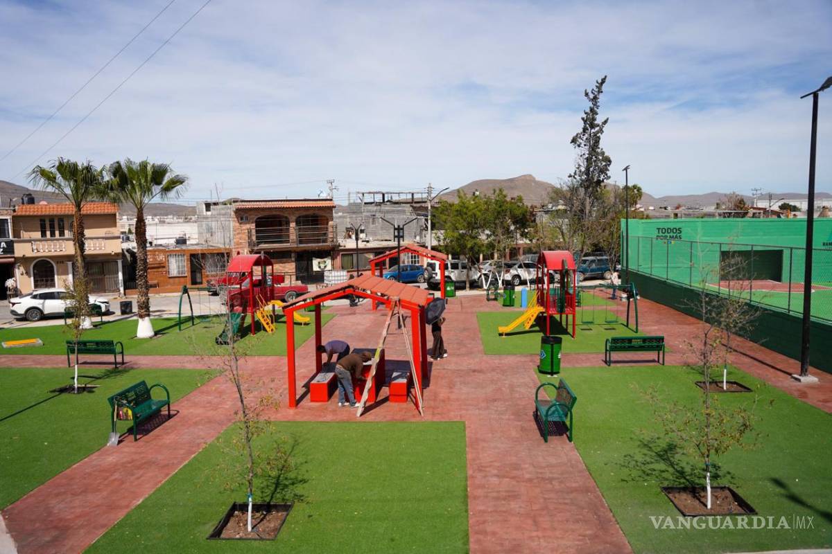 $!Totalmente renovada luce la plaza; las autoridades exhortaron a los vecinos a cuidar el espacio de convivencia.