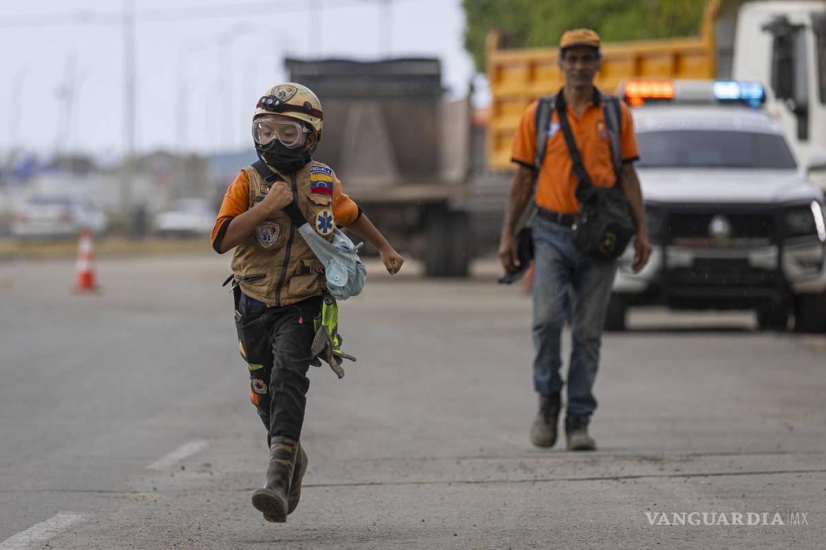 $!El rescatista Sebastión Corro de diez años en Caraballeda, Venezuela.