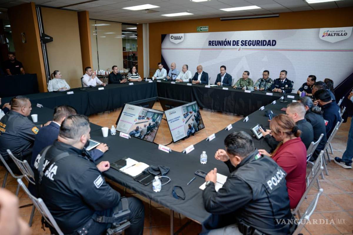 $!Autoridades municipales, estatales y federales participaron en la reunión mensual de seguridad encabezada por el alcalde Javier Díaz González.
