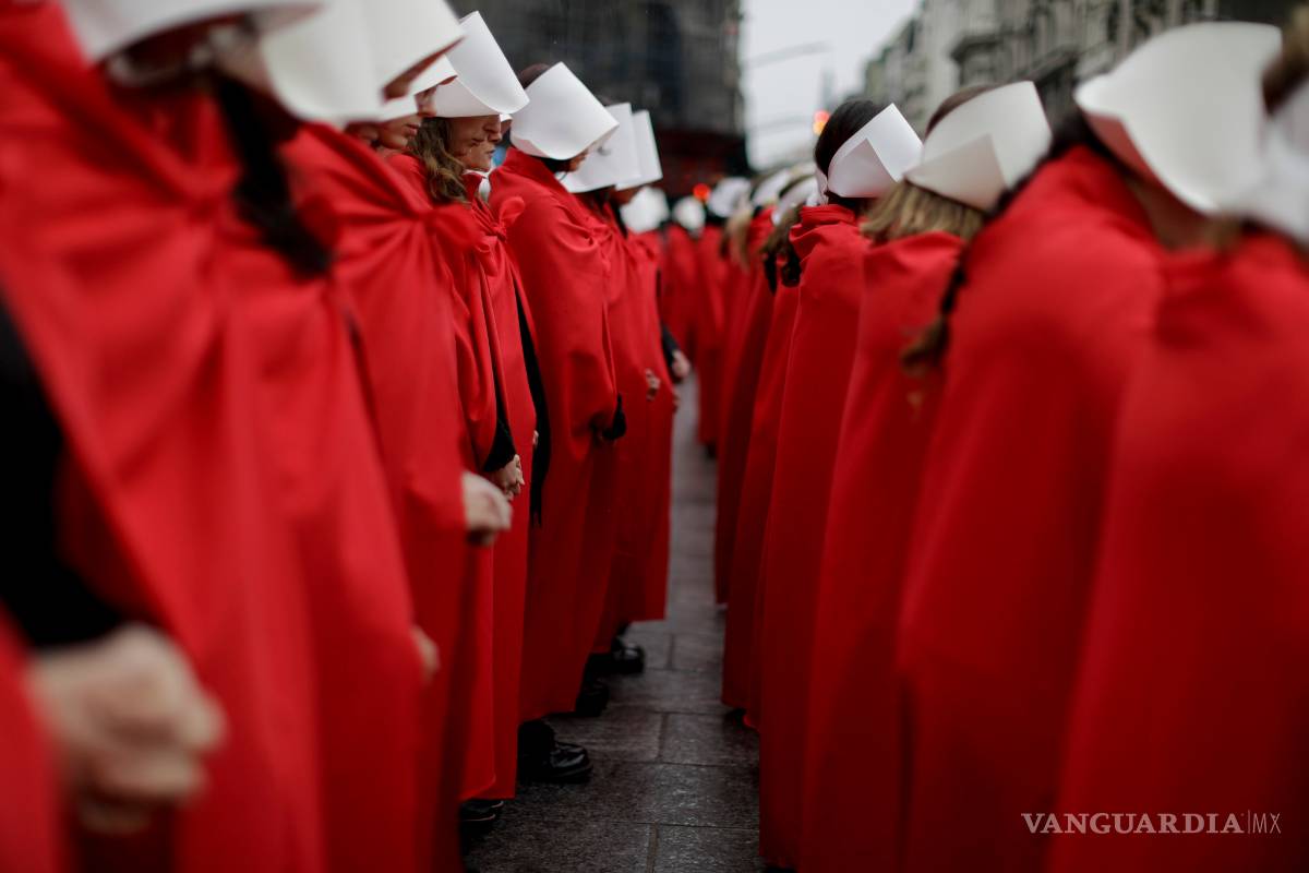 $!Apoya Margaret Atwood el aborto en Argentina