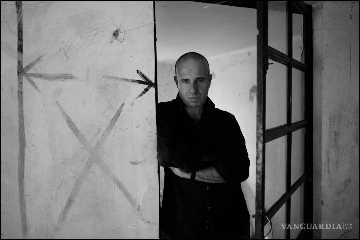 $!Trato de que mis libros escapen del tiempo cotidiano, dice Mario Bellatin