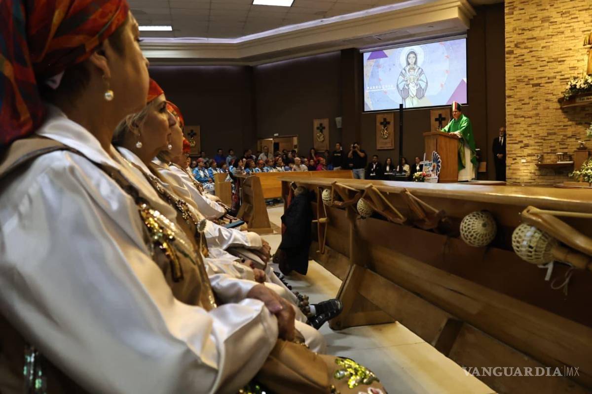$!El obispo de Saltillo, Hilario González García, presidió la celebración con la que concluyó el congreso este domingo.
