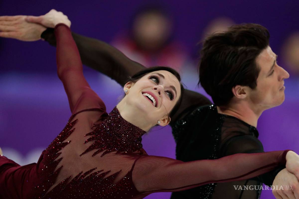 Pareja canadiense consigue el oro en danza sobre hielo en los Juegos Olímpicos de Invierno