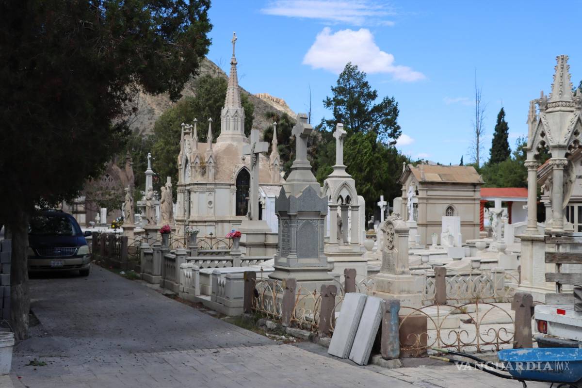 Adelantan Día de Muertos en panteones de Saltillo; evitar aglomeraciones y faltas principales motivos