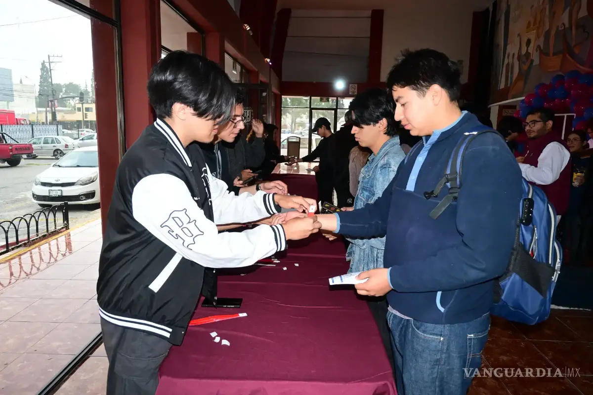 $!Estudiantes de Saltillo, Monclova y Torreón participan en el hackatón regional como parte de las actividades del congreso.