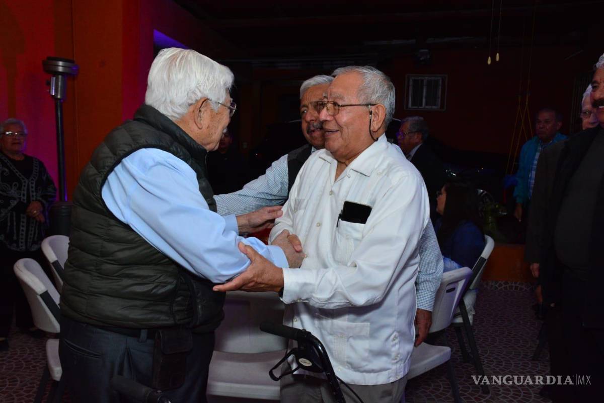 $!La ceremonia reunió a docentes, colaboradores y exalumnos de las primeras generaciones.