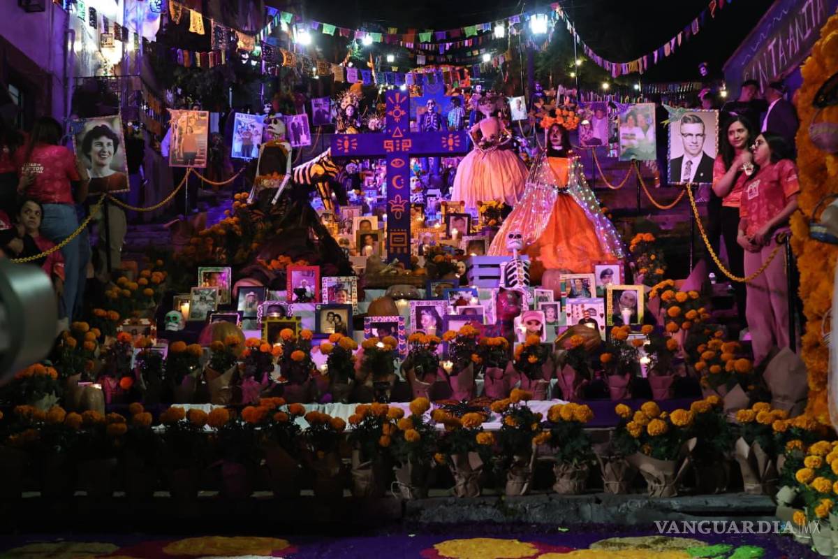 $!El Festival Ánimas del Desierto lleva altares, gastronomía, música, danza y cine de terror a distintos espacios públicos de Saltillo.