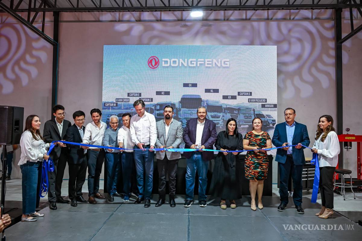 $!Autoridades, empresarios e invitados especiales participaron en el corte de listón de la nueva agencia ubicada en el corredor Saltillo-Ramos Arizpe. FOTO: OMAR SAUCEDO