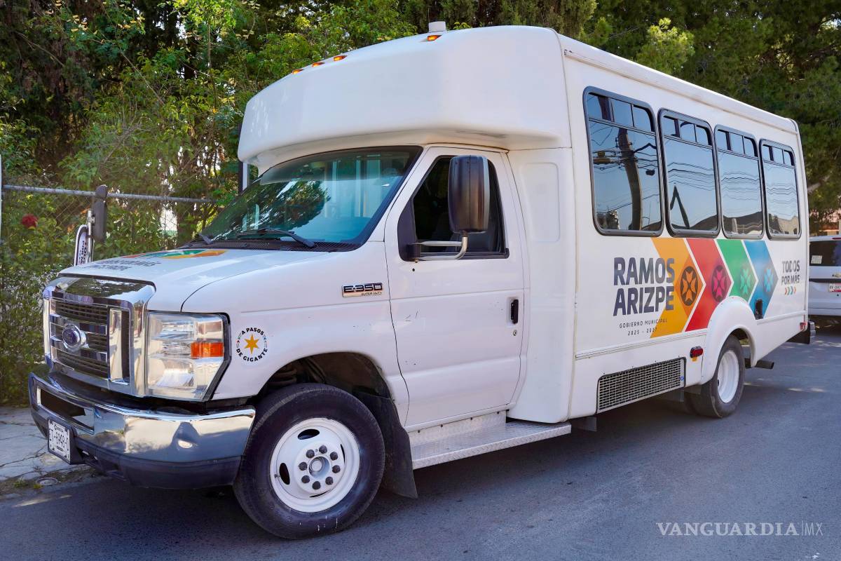 Entrega alcalde de Ramos Arizpe vehículo adaptado al CAM No. 11