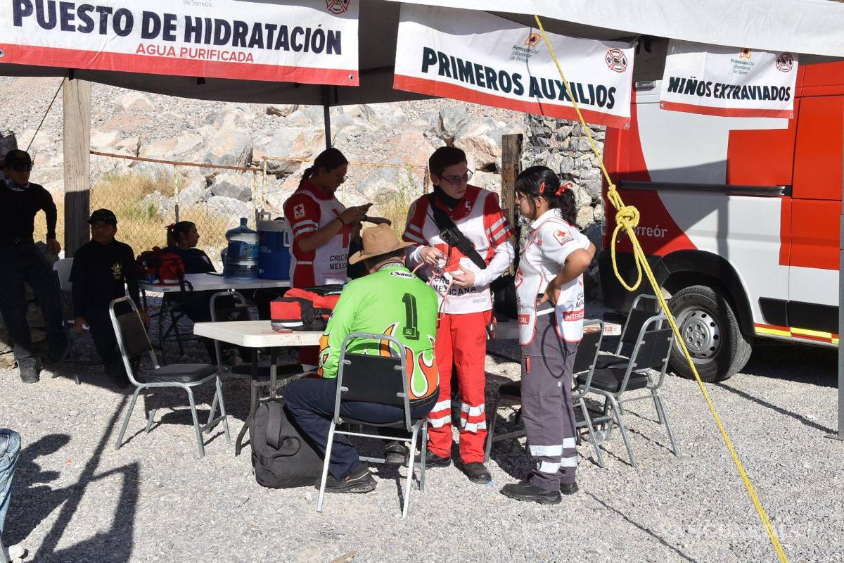 $!Personal de seguridad y rescate brindó apoyo durante la jornada para proteger a los asistentes.
