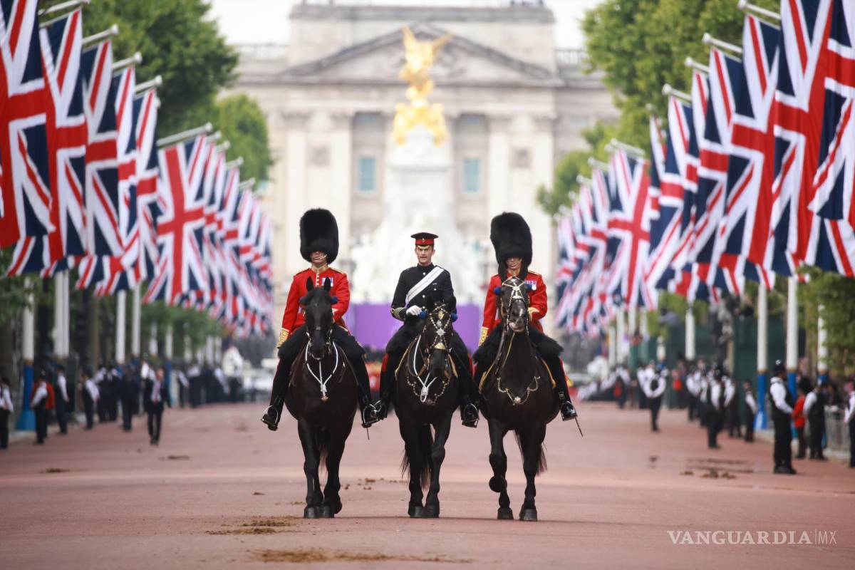 $!Parte de los más de 1400 soldados y 250 caballos de la División Doméstica del Ejército Británico que participan en el desfile ‘Trooping of the Colour’ en Londres.