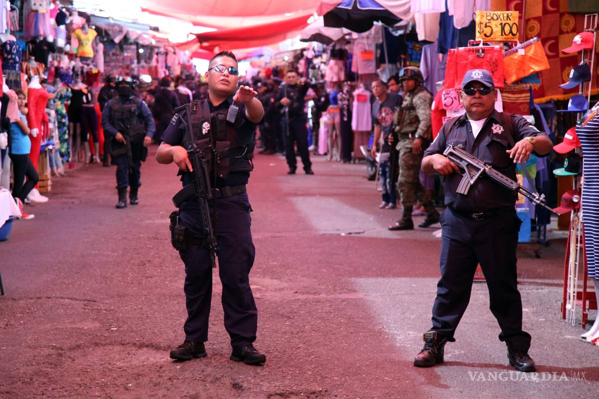 $!Balean a policías en mercado de Acapulco