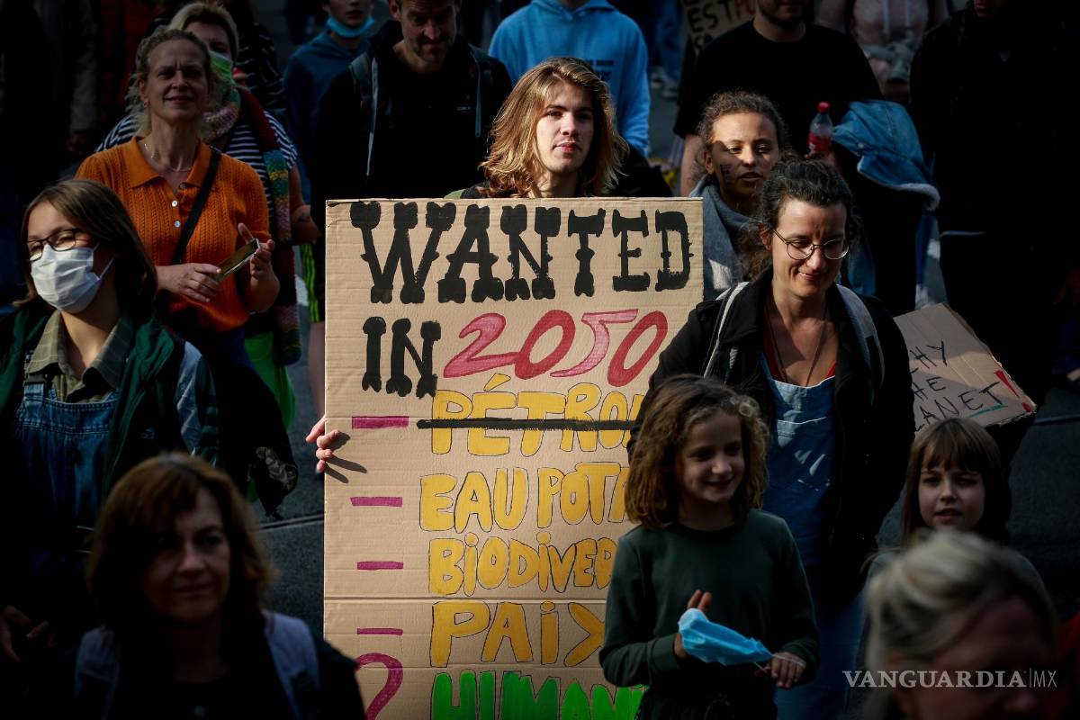 Miles marchan en Bruselas contra el cambio climático (imágenes)