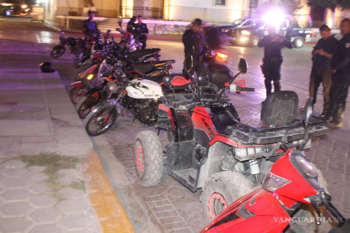 $!La Policía de Tránsito refuerza las medidas de seguridad vial con un operativo a motociclistas en pleno centro.