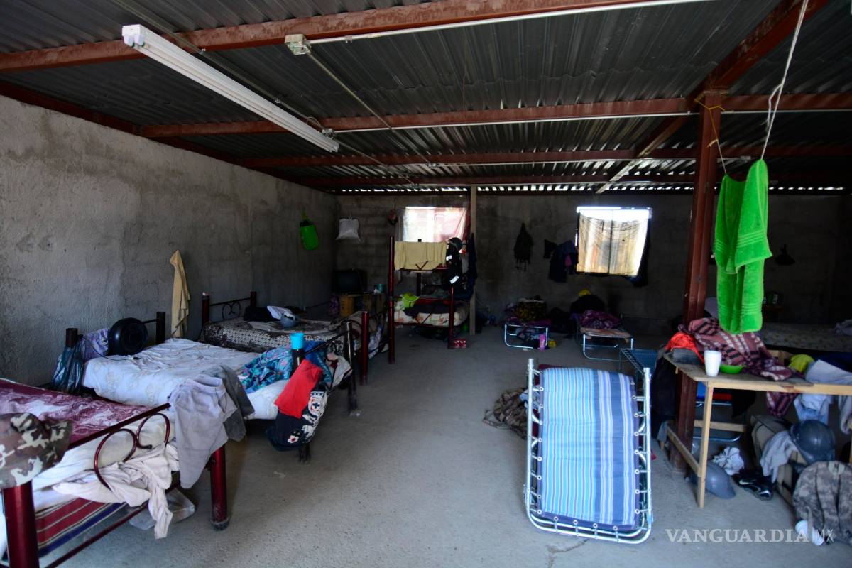 $!Albañiles levantan los muros del CEFERESO, desde su propia cárcel