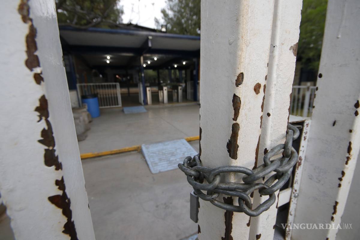 $!Cierran varios comercios de Saltillo por paro de mujeres