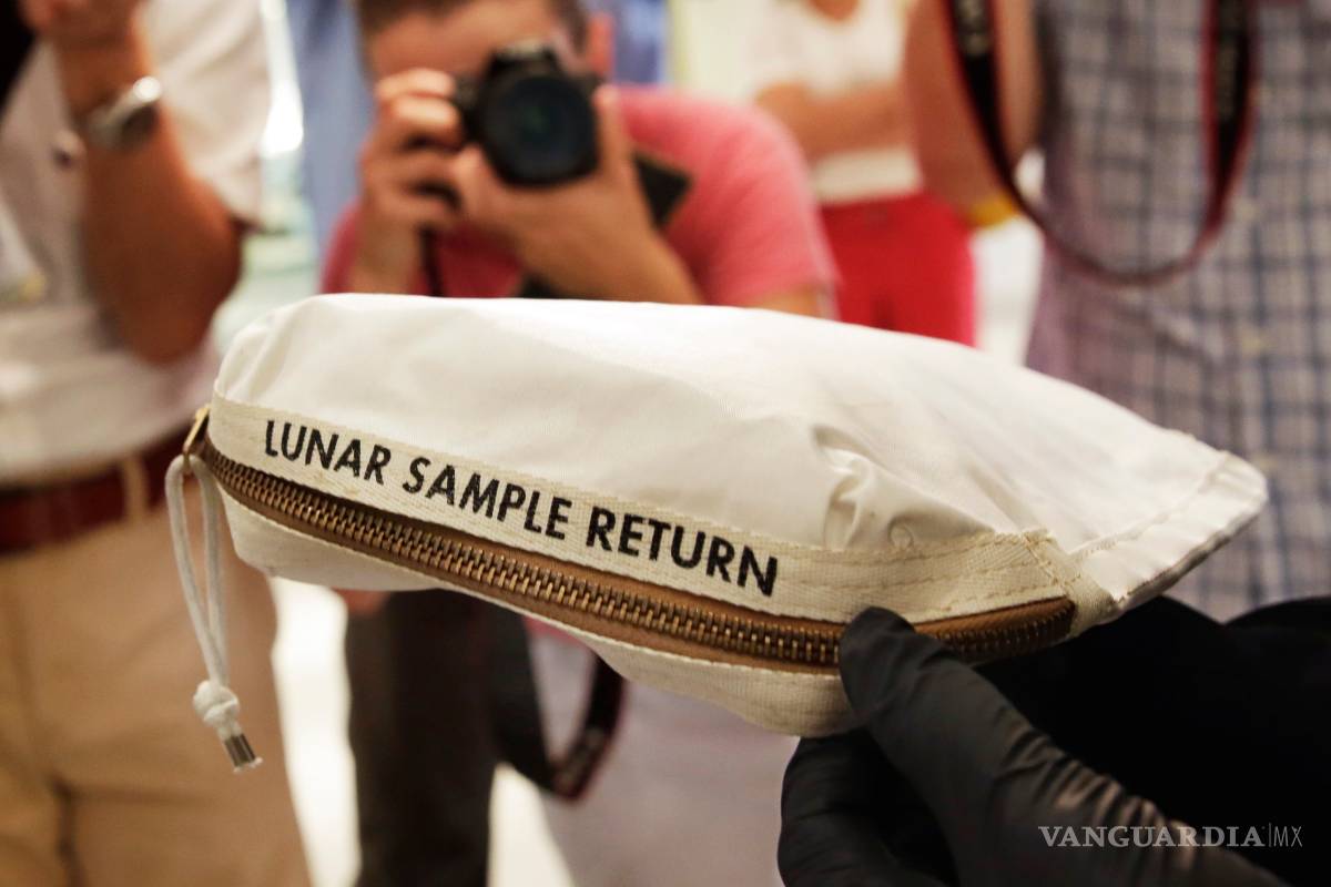 $!Polvo lunar recogido por Neil Armstrong será subastado