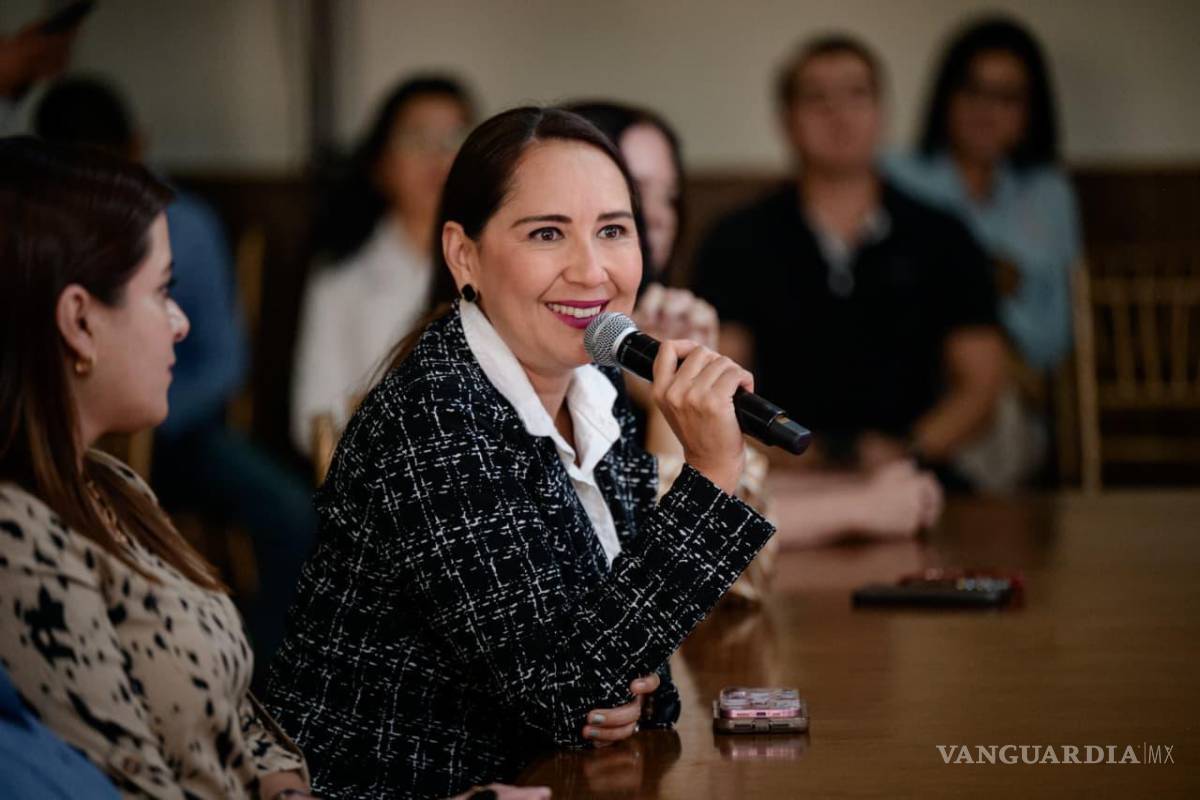 $!Durante la sesión se presentó un informe de los programas implementados en la administración, incluyendo talleres, cursos de sensibilización y seguimiento a cirugías de implantes cocleares.