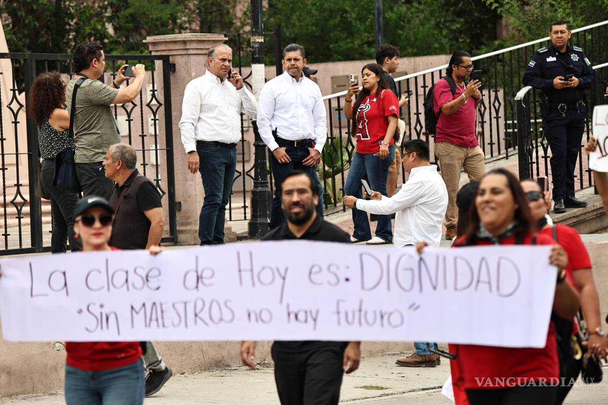 $!Los docentes también demandaron mejores servicios médicos, pago puntual de salarios y retroactivos, y respeto a la antigüedad laboral.