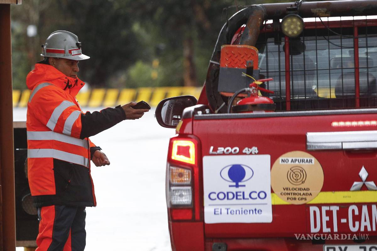 Derrumbe en la mina chilena subterránea de cobre más grande del mundo deja un muerto y cinco atrapados