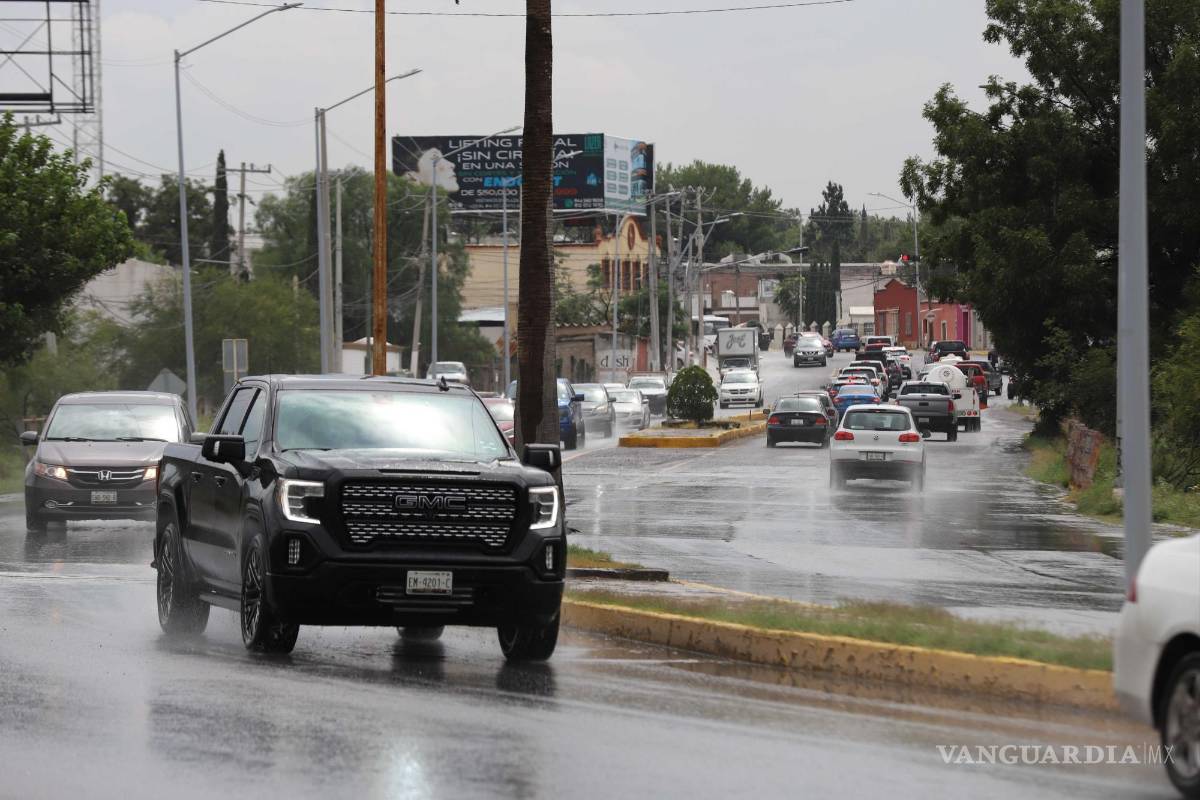 $!Con menos de una hora de lluvia, se pueden ver zonas inundadas en este punto de la ciudad.