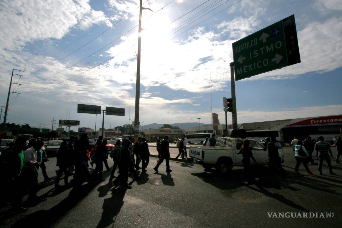 Bloqueos de CNTE en Oaxaca por llegada de Peña