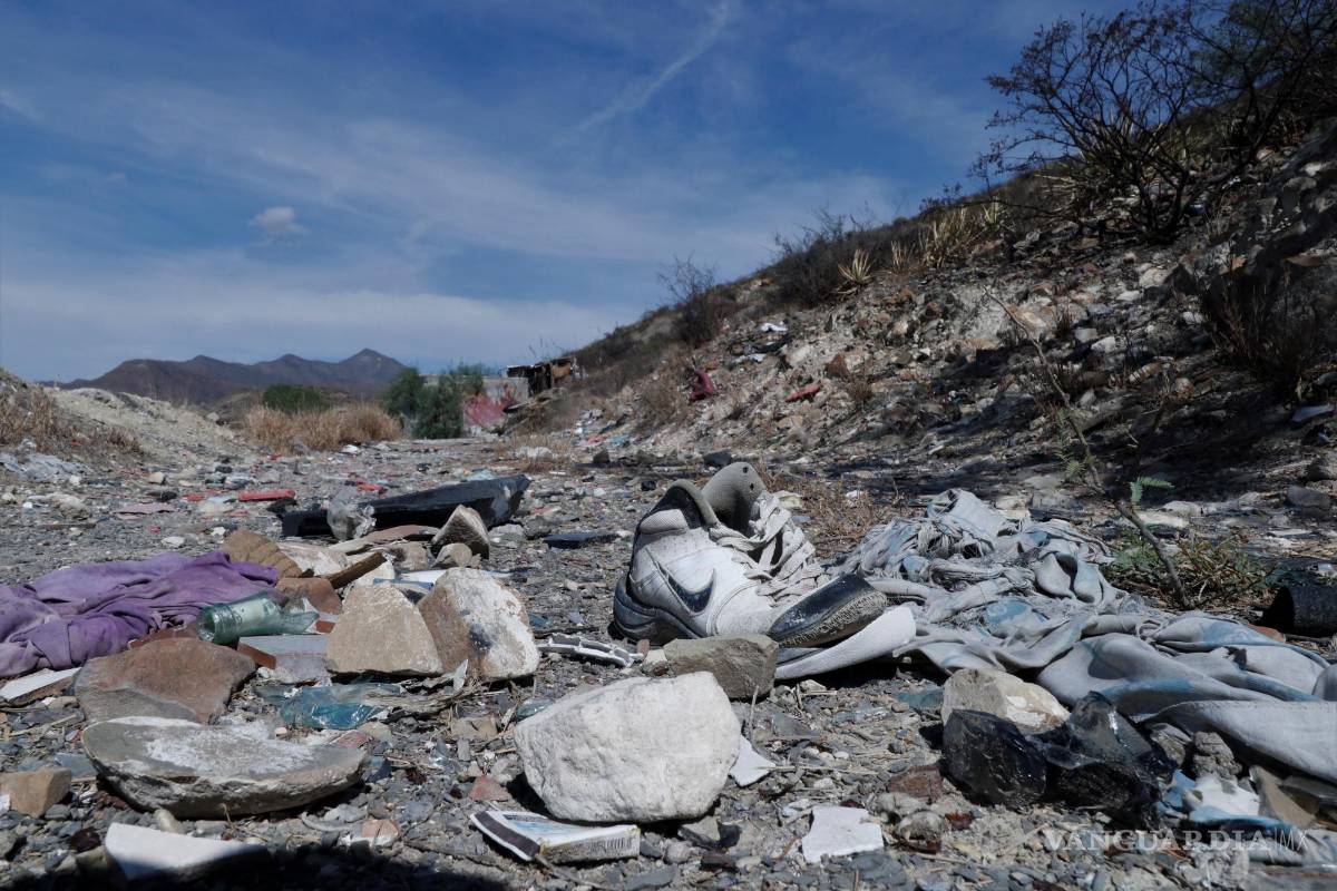 $!Desde basura, ropa vieja, grafitis y maleza se pueden observar en las faldas del cerro