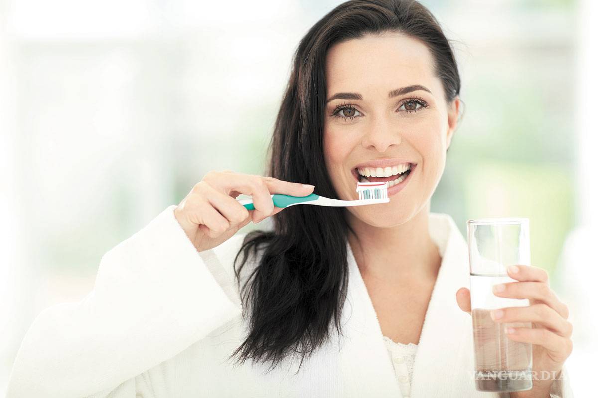 ¿Cepillarse los dientes antes de dormir?