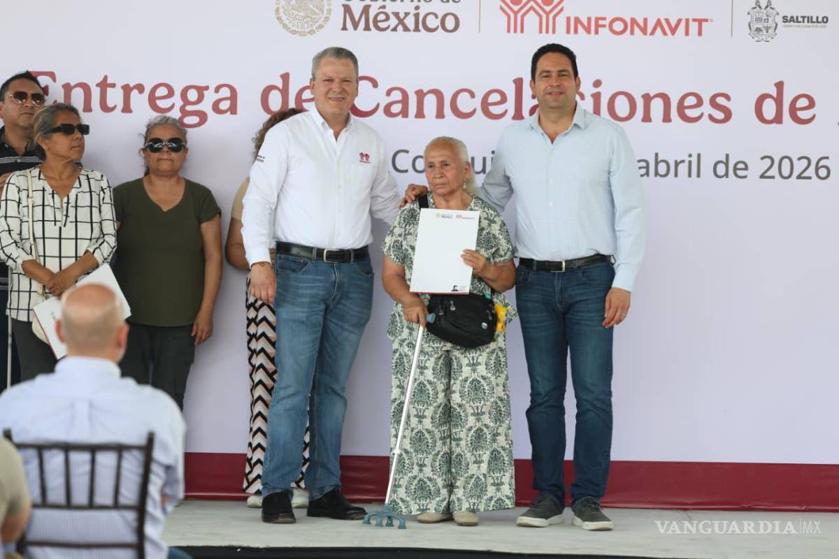 $!El evento reunió a familias beneficiadas que ahora cuentan con certeza jurídica sobre su vivienda.