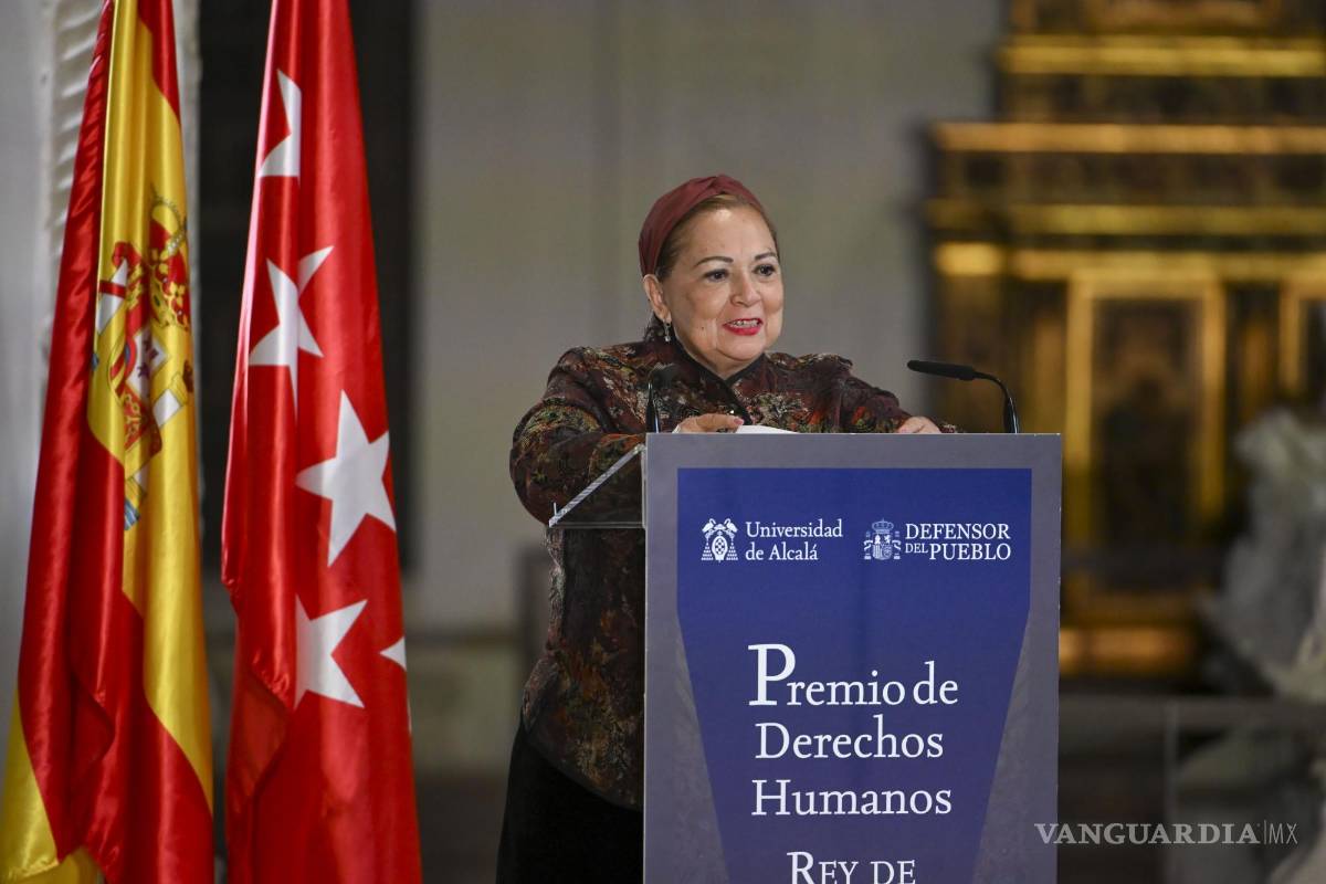 $!La coordinadora y fundadora de la ONG mexicana Colectivo de Familiares por Nuestros Desaparecidos de Jalisco (FUNDEJ), María Guadalupe Aguilar (2i), interviene tras recoger premio.