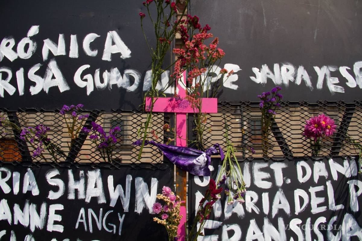 $!Palacio Nacional se convirtió en el 'muro de la memoria' (fotogalería)