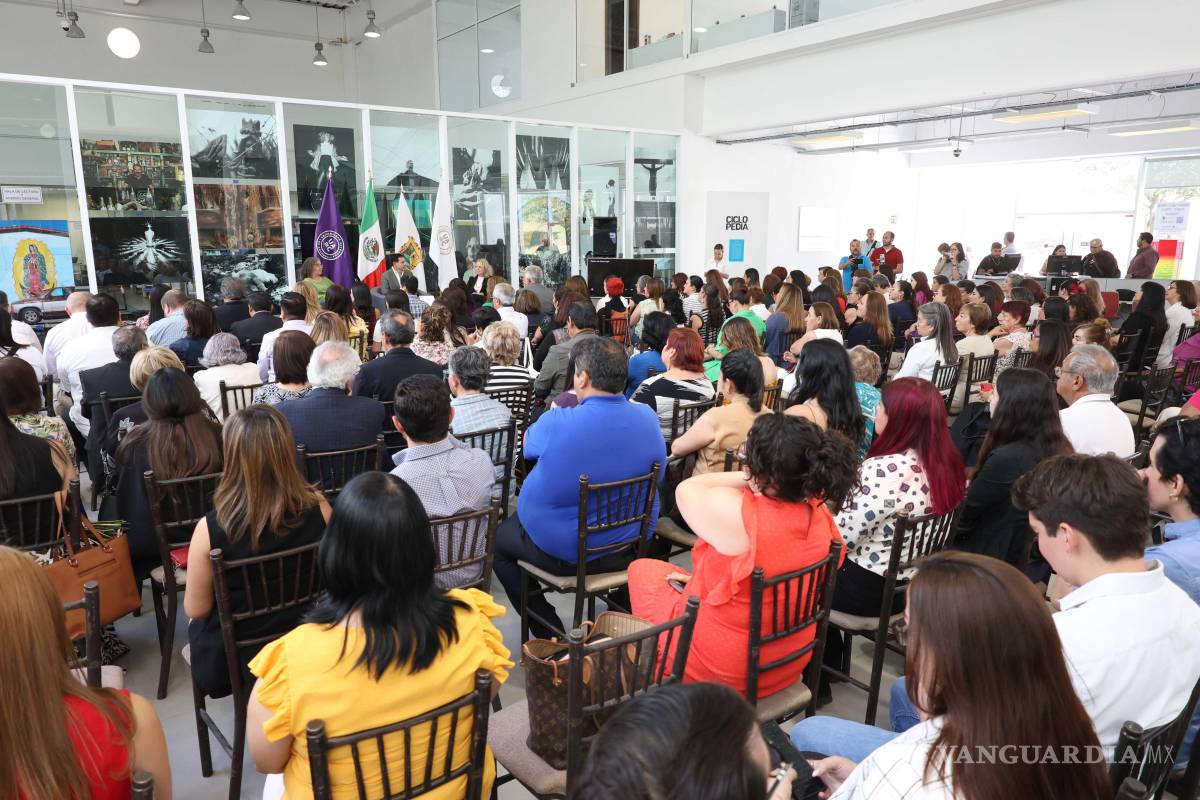 $!La obra reúne 110 semblanzas escritas por 95 autoras de todas las regiones de Coahuila, reflejando el esfuerzo colectivo en la recopilación de estas historias.