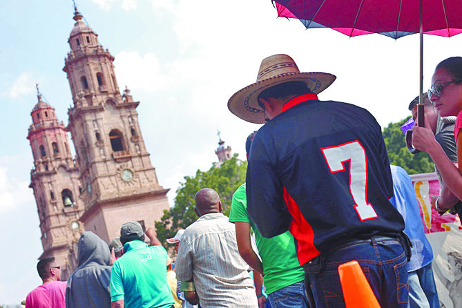 Apoyan Fuerzas especiales a maestros para que presenten examenes