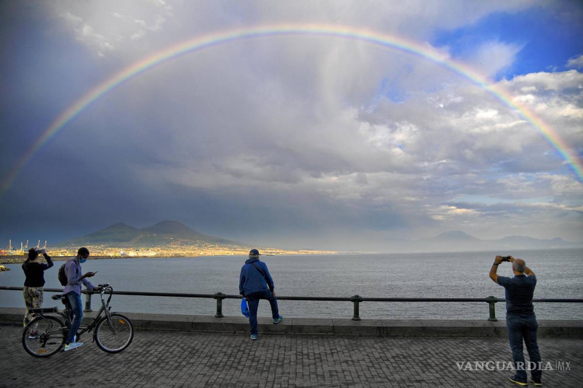 $!Vista de un arcoíris en Nápoles. Aunque lo vemos como un arco, es una circunferencia, solo que el horizonte nos impide apreciarlo.