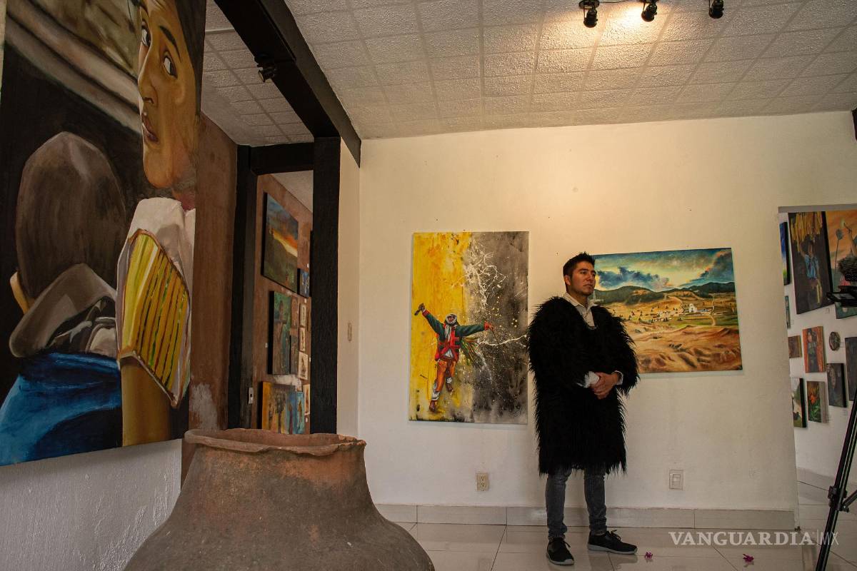 $!El artista tzotzil Andrés López en el Centro Cultural Independiente ArTex de San Juan Chamula, Chiapas (México).