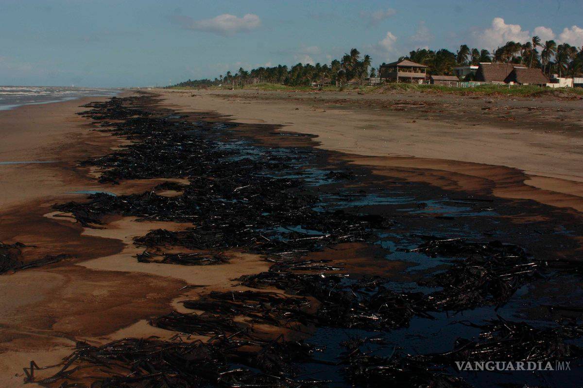 Se acaba el 'Paraíso'; Tabasco cierra playas de municipio por masivo derrame de aceite