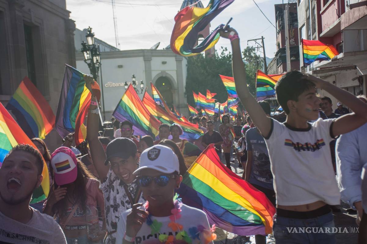$!Saltillo se llena de arcoiris; desfile LGBTTI+ se extiende por las principales calles de la ciudad