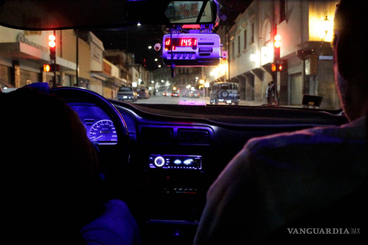 ¿Taxi de día, Uber de noche?