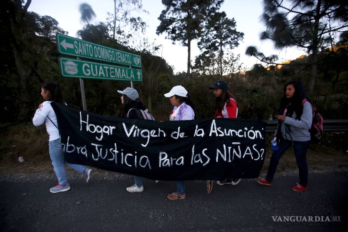 $!Niñas guatemaltecas marchan para recordar a las 41 niñas muertas en incendio