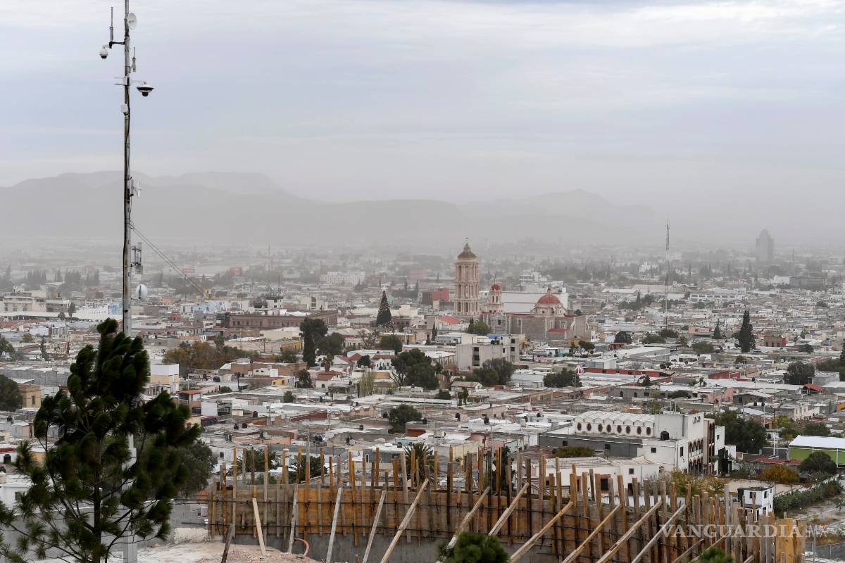 $!Sorprende ventarrón a Saltillo (fotos)