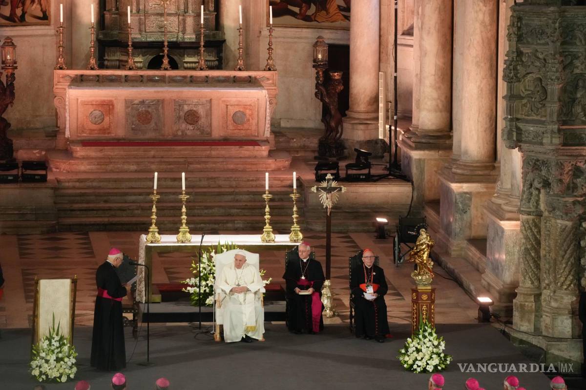 $!El Papa Francisco (c) en del Monasterio e Iglesia de los Jerónimos del siglo XVI en Lisboa, Portugal
