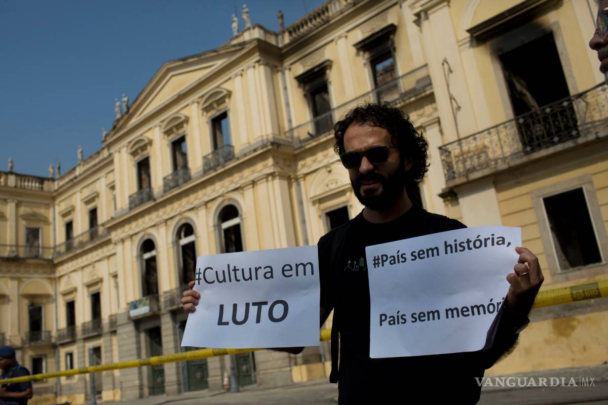 $!Voraz incendio destruye el Museo Nacional de Brasil y pierde gran parte de su acervo (Fotogalería)