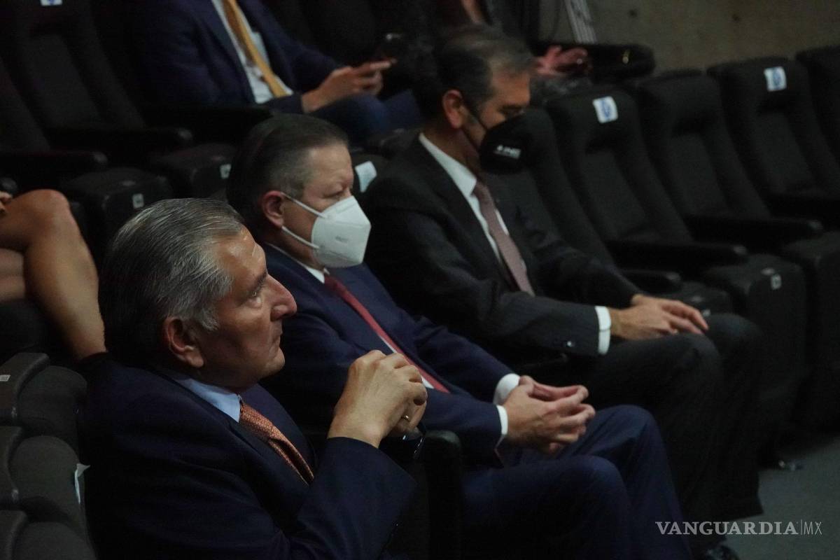 $!A la sesión asistieron el consejero presidente del INE, Lorenzo Córdova Vianello; Adán Augusto López, secretario de gobernación, y Arturo Zaldívar Lelo de Larrea, presidente de la SCJN.