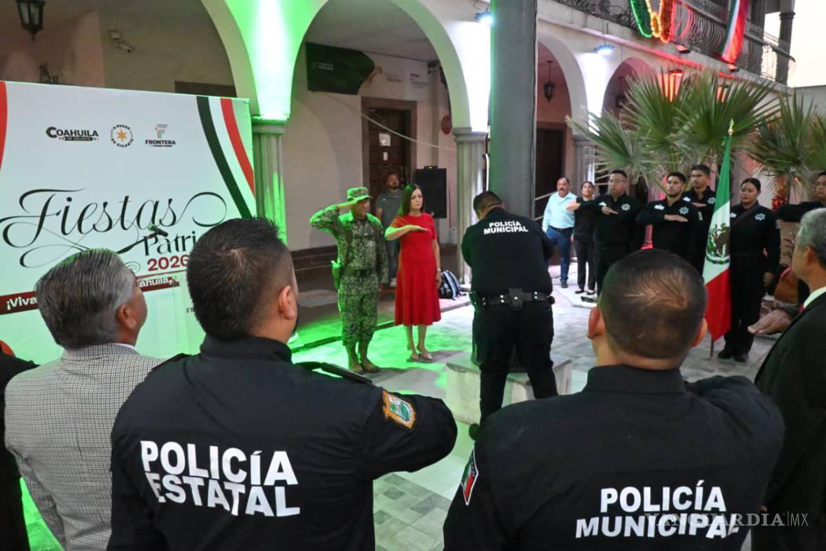 $!Sara Irma Pérez Cantú encabezó la ceremonia por el inicio del Mes Patrio.