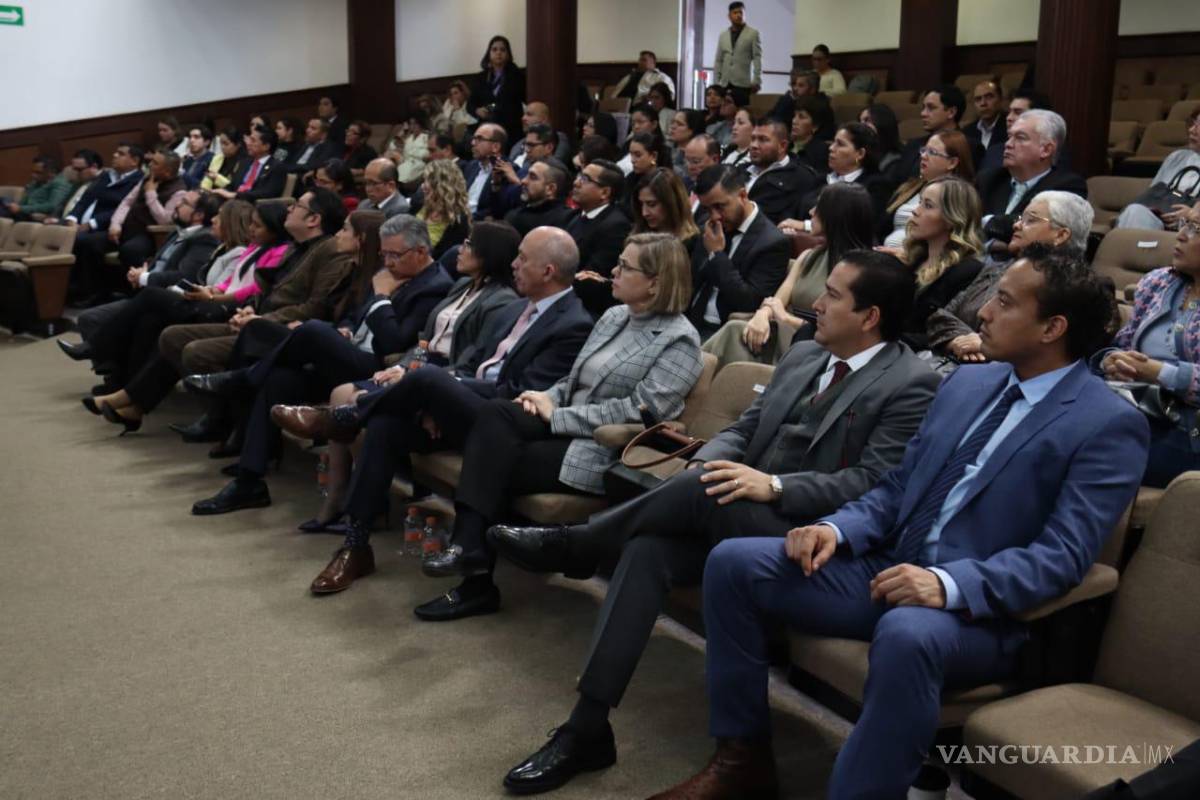 $!Ciudadanos y titulares de algunas dependencias acudieron al informe del ombudspersonde Coahuila