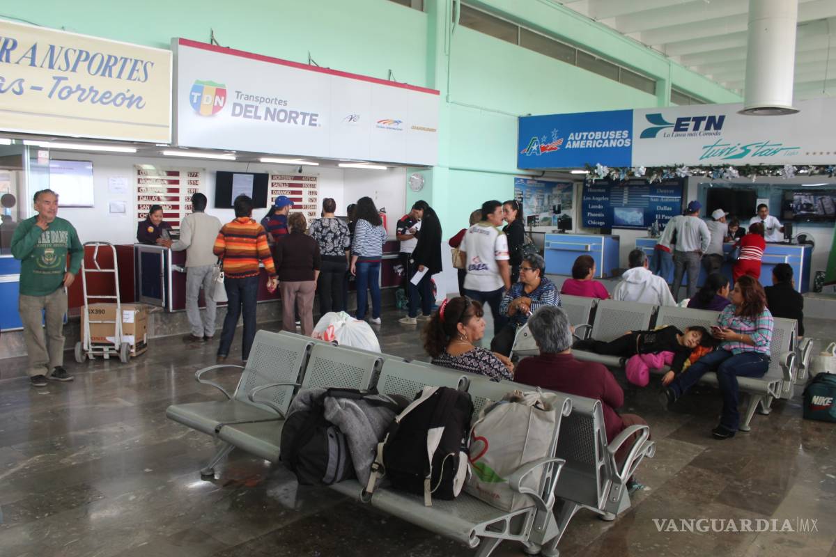 Suspenden viajes en centrales de autobuses de La Laguna por bloqueos