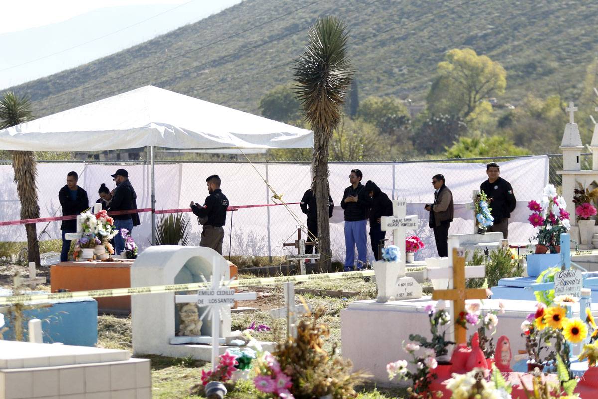 Inicia exhumación masiva en Saltillo... entregarían cuerpo identificado desde hace 8 años