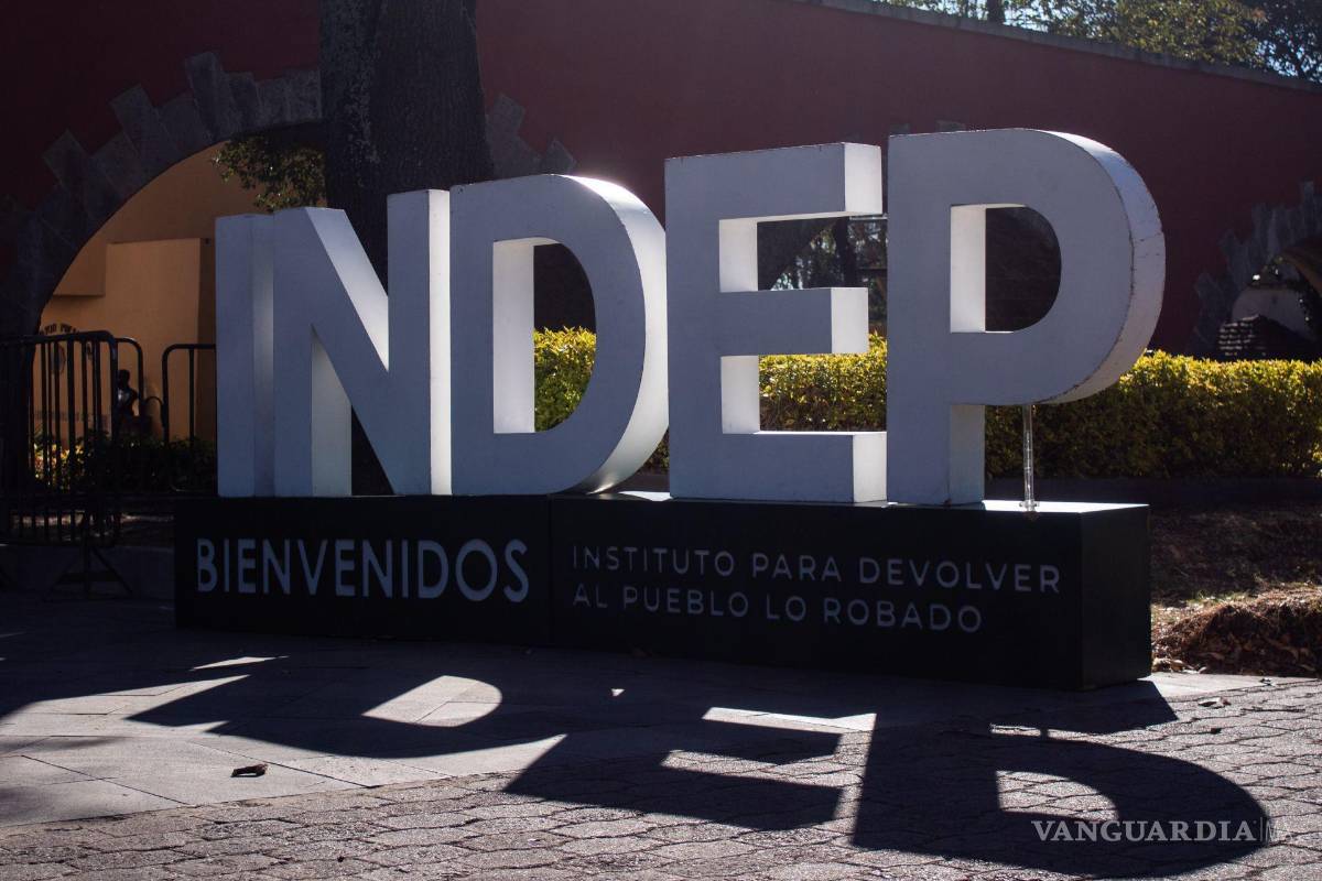 Mil despidos para Devolverle al Pueblo lo Robado; crisis en la caja chica del Presidente