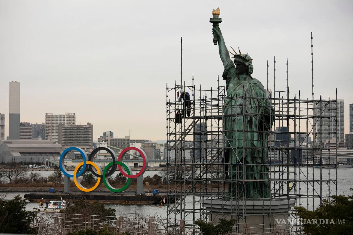 $!Instalan enormes anillos olímpicos en la bahía de Tokio de cara a los Juegos Olímpicos